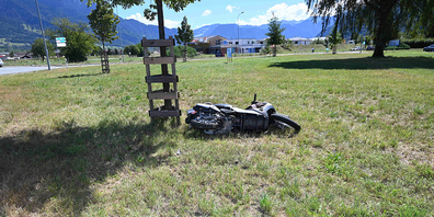 Die Kontrolle über das Fahrzeug verloren: Ein 17-jähriger Rollerfahrer stürzt am Sonntag auf der Sarganserstrasse in Bad Ragaz.