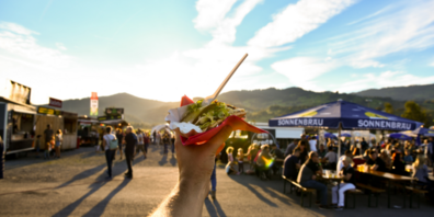 Köstlichkeiten von über 20 Foodtrucks werden vom 16. bis 18. September 2022 auf der Allmend in Altstätten angeboten. Flankiert wird das stimmungsvolle Food-Festival von einem breiten Rahmenprogramm mit Familienattraktionen und Livemusik.