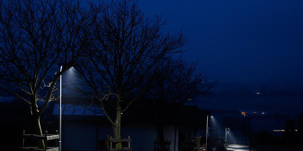 Die Umrüstung von herkömmlichen Strassenlampen auf LED-Anlagen kommt im Kanton St. Gallen nur langsam voran. (Symbolbild)