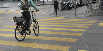 Mit freiwilligen Datenspenden will die Stadt Zürich das Mobilitätsverhalten besser verstehen, um den Fuss- und Veloverkehr gezielt zu fördern. (Symbolbild)