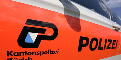 Die Polizei sucht nach einem Mann, der am Dienstagvormittag in Kloten eine Bank überfallen hat. (Symbolbild)