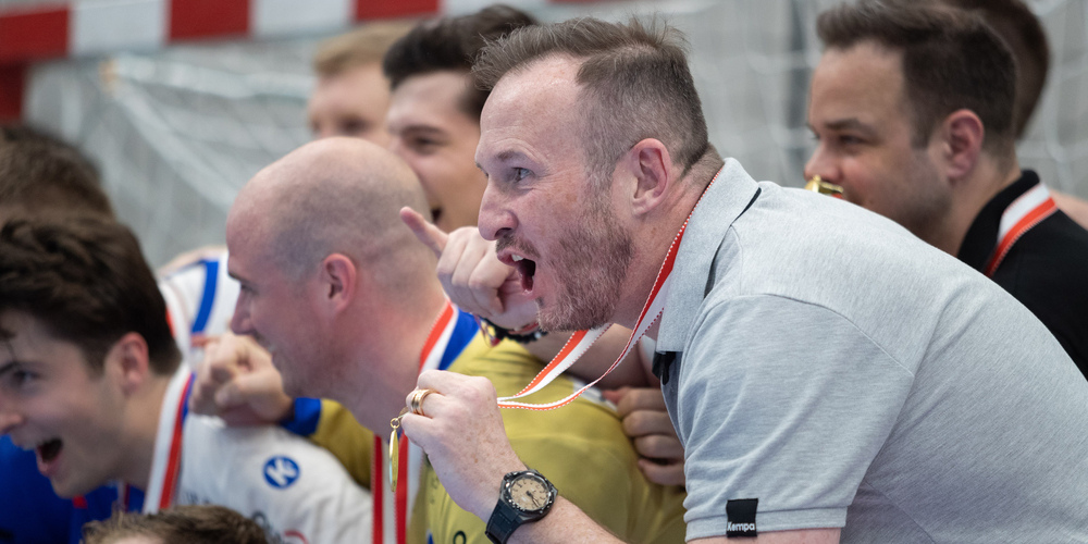 Ausgelassener Jubel nach dem Cupsieg – GC Amicitias Sportchef Gabor Vass (49).