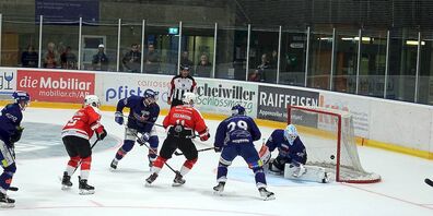 In den roten Jubiläums-Leibchen trat der SC Herisau gegen die PIKES an.