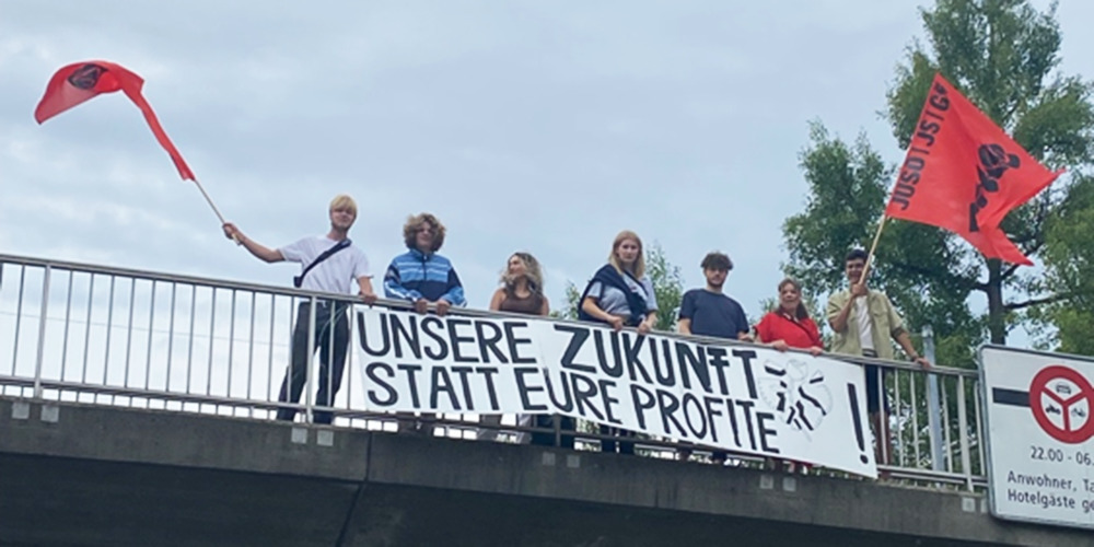 Auch die Juso Schaffhausen war auf der Bachstrasse präsent, um die Sammelphase im Kanton Schaffhausen einzuleiten.  