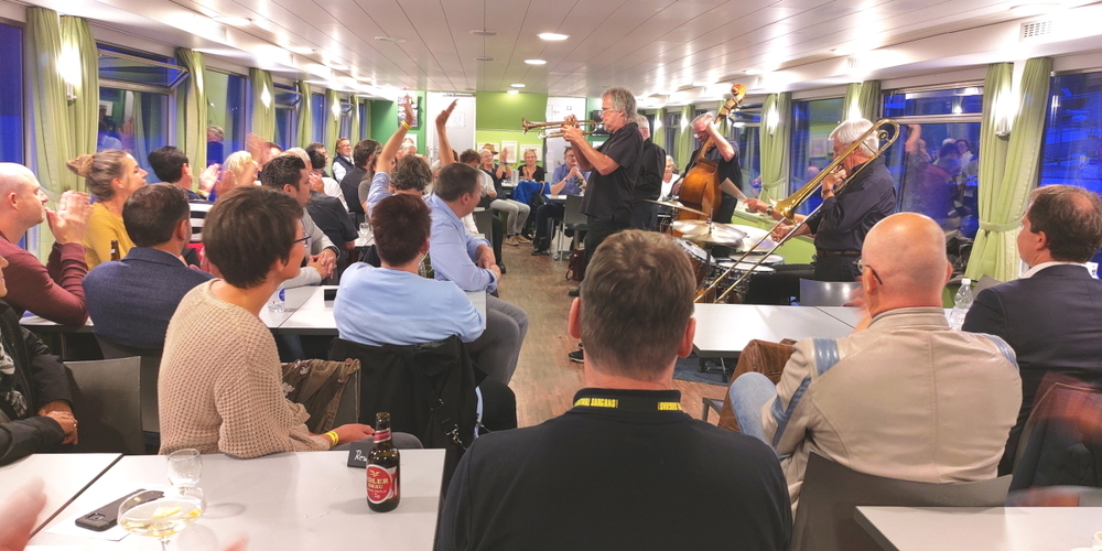 Einmalige Konzertlocation: Die Wolverines Jazz Band begeisterte das Publikum auf dem Walenseeschiff.