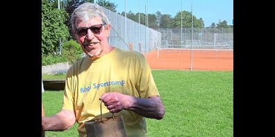 Willy Glogger (†) in einer Aufnahme vom Mai 2022. Er wurde damals geehrt, weil er den «Zürihegel» in Affoltern 50 Jahre lang organisiert hatte. 