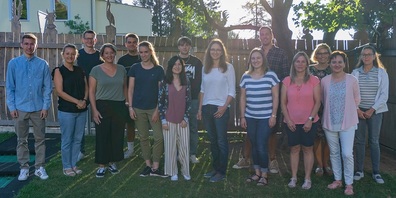 Im Bild (v.l.):  Lars Broger, Amela Cehic, Patrik Raible, Brigitte Büchel, Maurus Bösch, Stephanie Spinnler, Manuela Kindlimann, Alexander Ziegler, Angelika Keller, Lorena Fässler, Emanuel Scialdone, Andrea Tschumper, Regula Mösli, Alessandra Baumgartner und Petra Mattioli