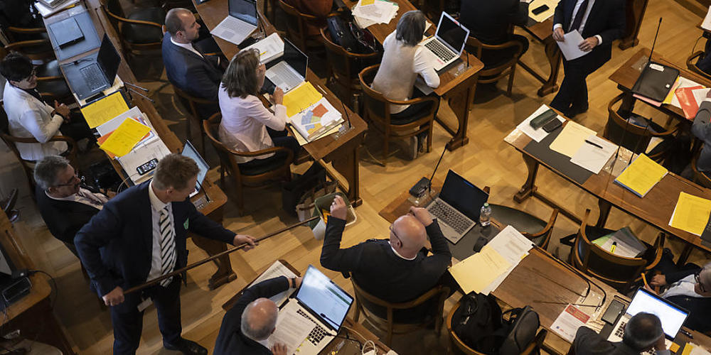 Der St. Galler Kantonsrat wird entscheiden, ob sich seine Mitglieder beispielsweise bei Mutterschaftsurlaub, Auslandsemester oder längeren Krankheiten vertreten lassen können. (Archivbild)