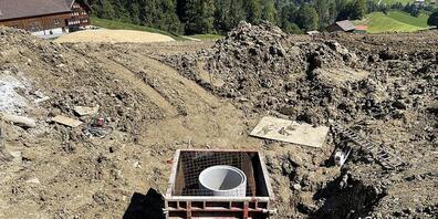 Die Unfallstelle mit der umgekippten Eisenplatte auf der Deponie in Enggenhütten AI.