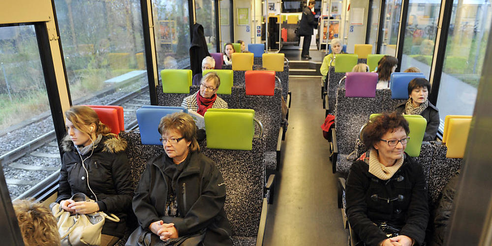 Auf der Drei-Länder-Bahnlinie zwischen Buchs SG, Feldkirch und Liechtenstein fahren ab September mehr Züge. Pendlerinnen und Pendler sollen vom Auto auf den Zug umsteigen. (Symbolbild)