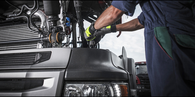 Der Verletzte wurde bei der LKW-Reparatur eingeklemmt (Symbolbild)