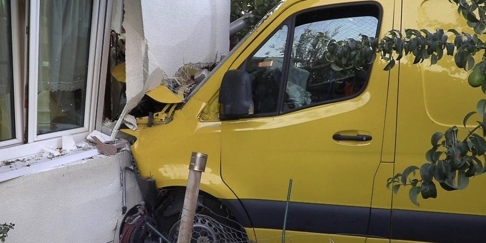 Mit vollem Karacho schon frühmorgens in die Hausmauer