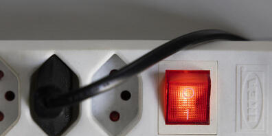 Die Stadtzürcherinnen und Stadtzürcher müssen nicht mit viel teureren Stromrechnungen rechnen. Dies liegt daran, dass ewz selber viel erneuerbare Energie produziert. (Symbolbild)