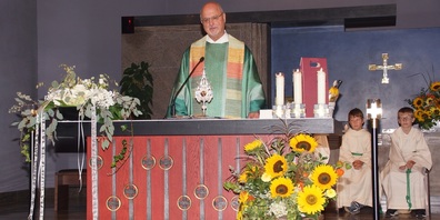 Pater Erich Schädler bei der Predigt.