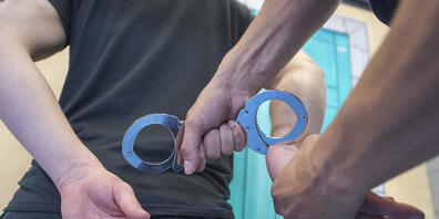 Die Kantonspolizei Zürich hat nach einem Tötungsversuch in Elgg den mutmasslichen Täter verhaftet. (Symbolbild)