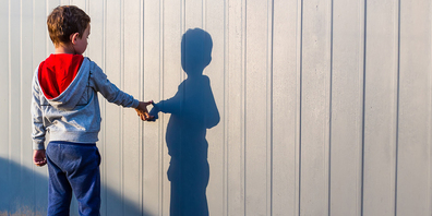 Kinder, die von ASS betroffen sind, werden meist in Kleinklassen innerhalb des normalen Schulunterrichtes oder in Sonderschulen ohne ASS-Fachpersonal beschult