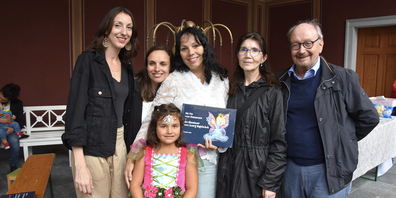 Freude über die Publikation: Jacqueline Valenzuela, Evelin Rupp, die Autorin Elisabeth  Mathis mit Enkeltochter Stella sowie das Herausgeberehepaar Gille (von links).