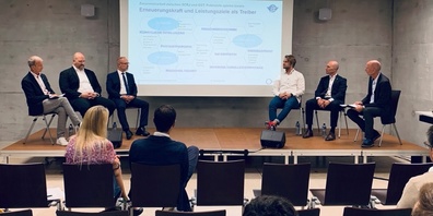 Die Podiumsteilnehmer (v.l.n.r.): Stefan Bürer, SCRJ; Prof. Seelhofer, OST; Regierungsrat Stefan Kölliker; Sandro Zangger, SCRJ; Markus Bütler, SCRJ; Prof. Kammhuber, OST.