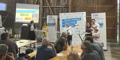 Hochkarätig besetzte Podiumsdiskussion zur AHV21 an der FDP-Mitgliederversammlung. Mit dabei: Marcel Dobler (r.).