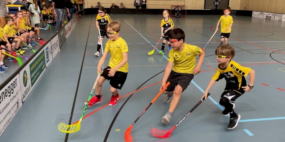 Die Kinder können in den Herbstferien den Unihockey-Sport kennenlernen.