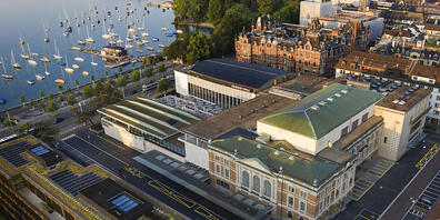 Das Kongresshaus und die Tonhalle im Juni 2021: Mit einer Gesamtrenovation wurde das Gebäudeensemble zugänglicher, übersichtlicher und flexibler nutzbar - doch Bauverzögerungen und Coronapandemie setzten ihm finanziell zu. (Archivbild)