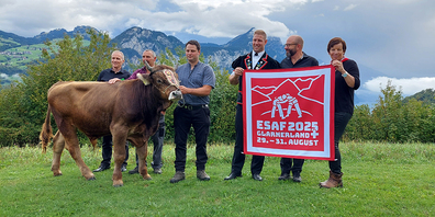 Der Siegermuni sowie das offizielle Logo des ESAF 2025 wurden vorgestellt.