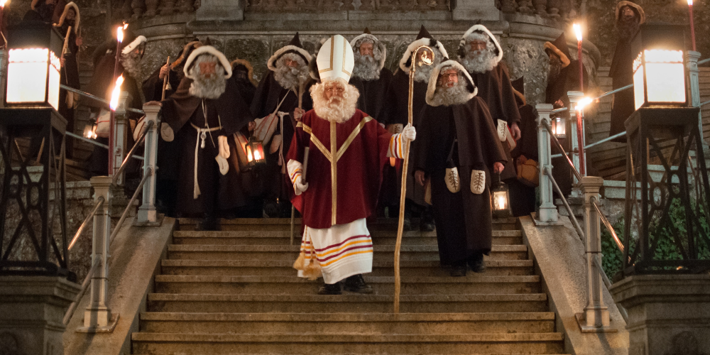 Am Samstag, 4. Dezember 2021, zieht der Samichlaus vom Etzelwald auf dem Rapperswiler Hauptplatz ein.