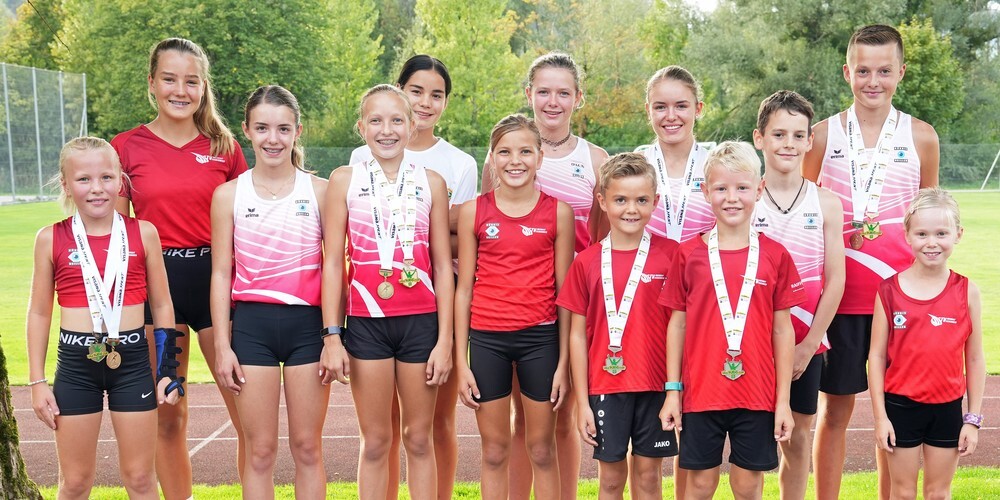 Die erfolgreichen Athletinnen und Athleten des STV Oberriet-Eichenwies von links: Salome Steiner, Jana Kluser, Aino Loher, Alexa Hutter, Juliana Lüchinger, Lenya Hutter, Melissa Zäch, Ramon Beuggert, Elin Loher, Simon Kluser, Ben Aebi, Janis Beuggert und Elina Vogel. 