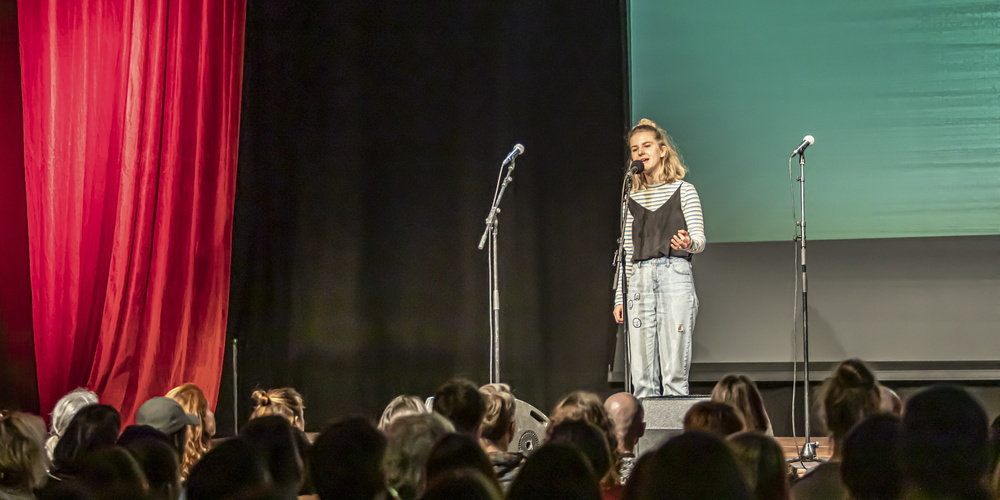 In einer Woche ist es bereits soweit: die Auftaktveranstaltung für die deutschsprachigen u20 Poetryslam-Meisterschaften findet in der Grabenhalle in St.Gallen statt.