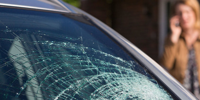 Ein grosser Stein, der gegen die Windschutzscheibe prallt, kann lebensgefährlich sein