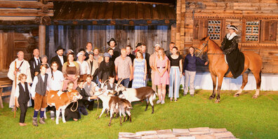 Das Freilichtspiel «Ünschäs Hüschi» der Theatergruppe Klosters-Serneus findet noch bis am 6. August statt. 