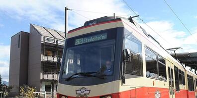 Auf der Strecke der Forchbahn sollen zwei Übergänge saniert werden. (Archivbild)