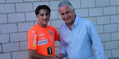 Neuzugang Francesco Di Maggio (links) mit FC Gossau-Sportchef Thomas Kugler.