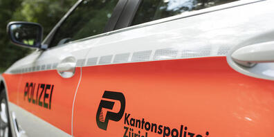 Die Kantonspolizei Zürich musste am Montagmorgen wegen einer Auseinandersetzung zwischen zwei Männern in Winterthur ausrücken. Ein Mann wurde mit einer Stichwaffe mittelschwer verletzt. (Archivbild)