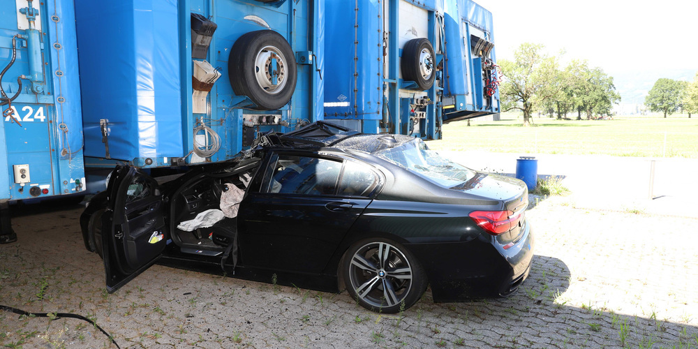 Am Fahrzeug entstand ein Totalschaden. 