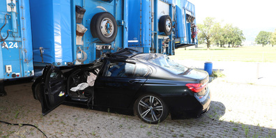 Am Fahrzeug entstand ein Totalschaden. 