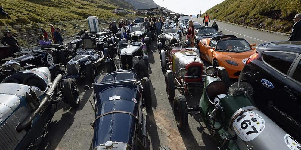 Zuletzt trafen sich die historischen Boliden am Klausenrennen-Memorial von 2013 zu einem Rennen auf der Passstrasse. Der dreitägige Anlass lockte 30'000 Zuschauer an. (Archivbild)