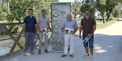 Matthias Kreis, Technischer Leiter Melioration der Rheinebene (v.l.), Roland Hollenstein, Projektleiter Hochwasserschutzprojekt, Roland Wälter, Präsident Verwaltungsrat Zweckverband Rheintaler Binnenkanalunternehmen und Sascha Weder, Geschäftsführer Zweckverband Rheintaler Binnenkanal, informieren über die geplanten Schutzmassnahmen. 