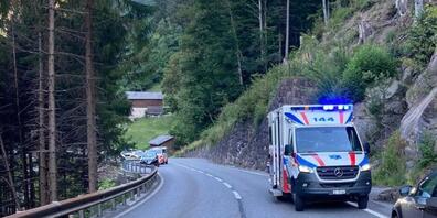 Auf dieser Strecke zwischen Schwanden und Engi GL stürzte am Donnerstagmorgen ein Velofahrer. Er musste noch vor Ort reanimiert werden.