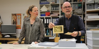 •	Die Kuratorin der Carl und Margrit Roesch-Stiftung Lucia Angela Cavegn, Kulturbeauftragte der Stadtgemeinde Diessenhofen und Direktorin Museum kunst + wissen, und Markus Landert, Museumsdirektor des Kunst- und Ittinger Museums, gaben Einblicke in den Nachlass des Künstlers Carl Roesch.