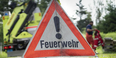 Nach einem Zimmerbrand in einem Reihen-Einfamilienhaus am Zollikerberg musste eine Person mit einer Rauchvergiftung ins Spital. (Symbolbild)