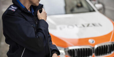 Die Kantonspolizei St. Gallen sucht nach einem versuchten Raubüberfall auf einen 84-jährigen Mann nach dem unbekannten Täter. (Symbolbild)