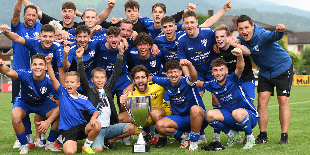 Jubel beim Ragazer Fanionteam: Mit 6:2 gewinnt der FC Bad Ragaz den Final gegen den FC Flums.