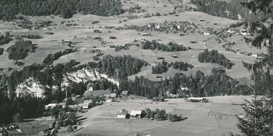 Strahlegg um 1939: Das Haus Walli-Gujan wird erbaut, nur mit Lupe erkennbar.
