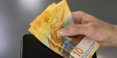 Drei bis fünf Prozent mehr Lohn im kommenden Jahr verlangt der Verband Travail Suisse angesichts von Teuerung und Unternehmensgewinnen. (Symbolbild)