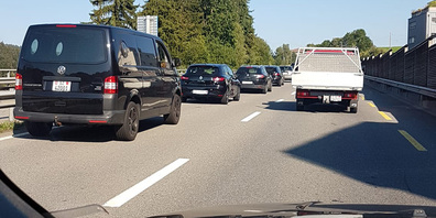 Ein Unfall im Chaltenbodenrank sorgt für Stau im Feierabendverkehr. 