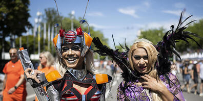 Spass haben und feiern: Die Street Parade lockt am Samstag ein buntes Partyvolk an.