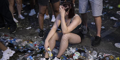 Nicht nur Schutz und Rettung hatte an der Street Parade einiges zu tun. Auch die Müllmänner konnten sich im Anschluss an den Grossanlass nicht über zu wenig Arbeit beklagen.....