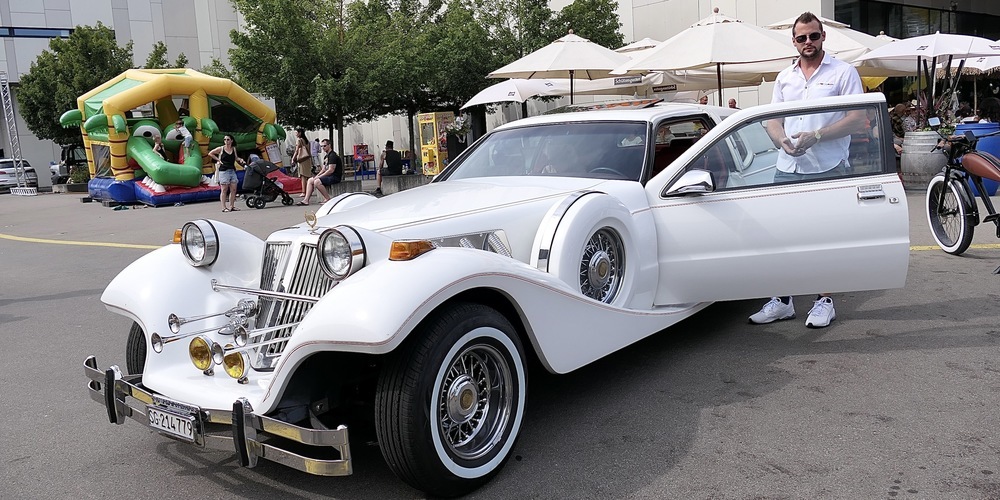 Beim US-Car Meeting auf dem Parkplatz des Rheinparks waren allerhand originelle Autos zu sehen