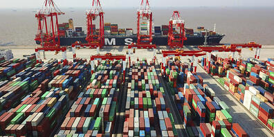 Die Wirtschaftsentwicklung im "Reich de Mitte" schwächelte zuletzt. Um der Konjunktur neuen Schwung zu verleihen senkt Chinas Zentralbank die Zinsen.(Archivbild)